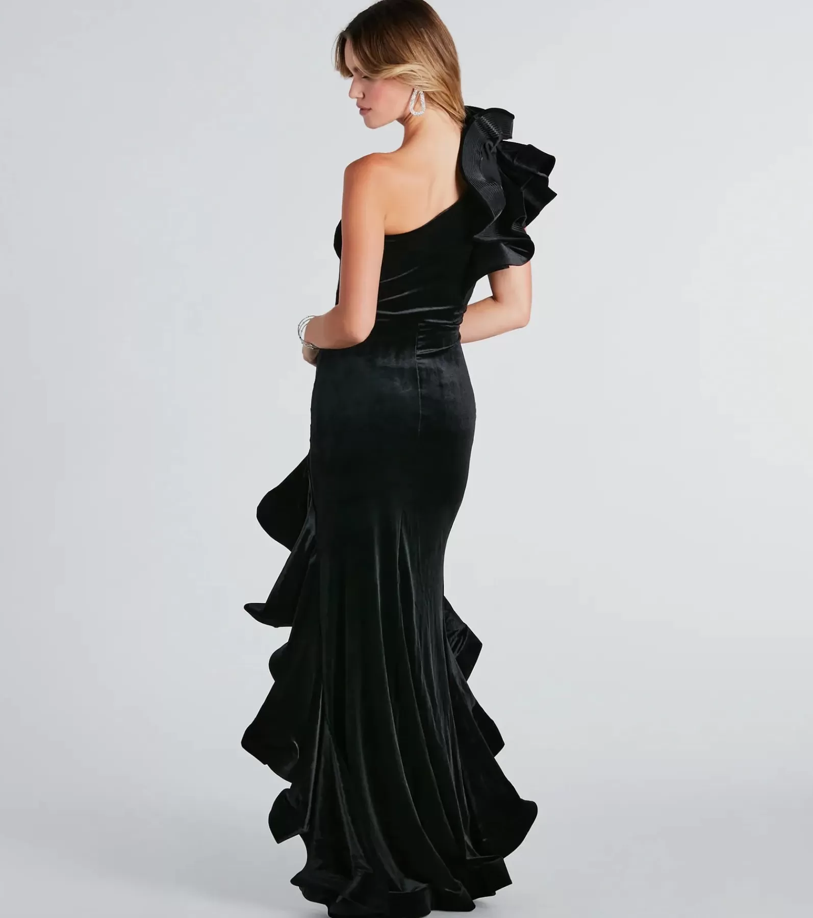 Windsor Black Nye Dresses | Nye Outfits*Beatrice Formal Velvet Ruffle High Low Dress