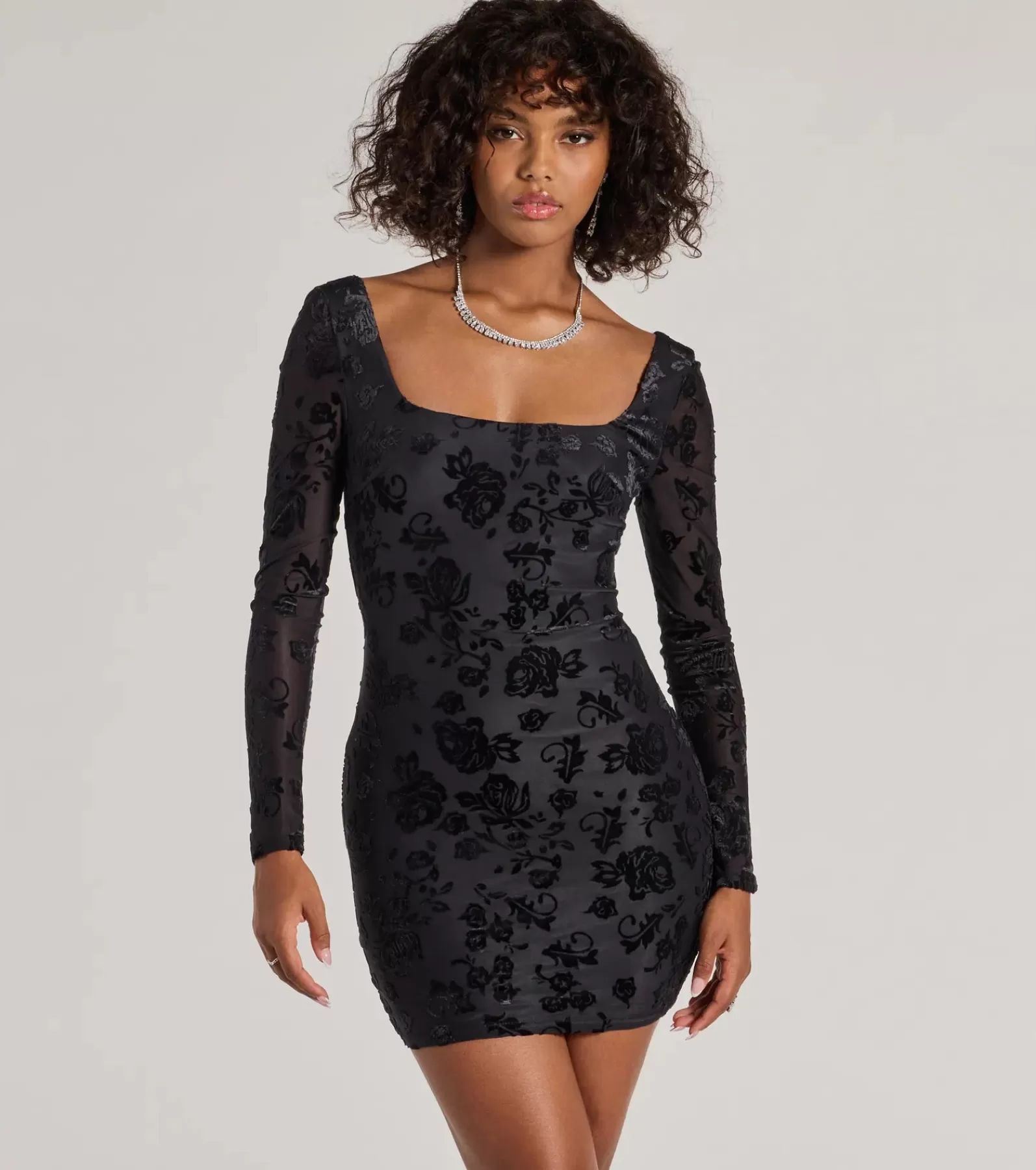 Windsor Bachelorette Dresses | Bachelorette Outfits*Chic Allure Floral Velvet Burnout Long Sleeve Mini Dress