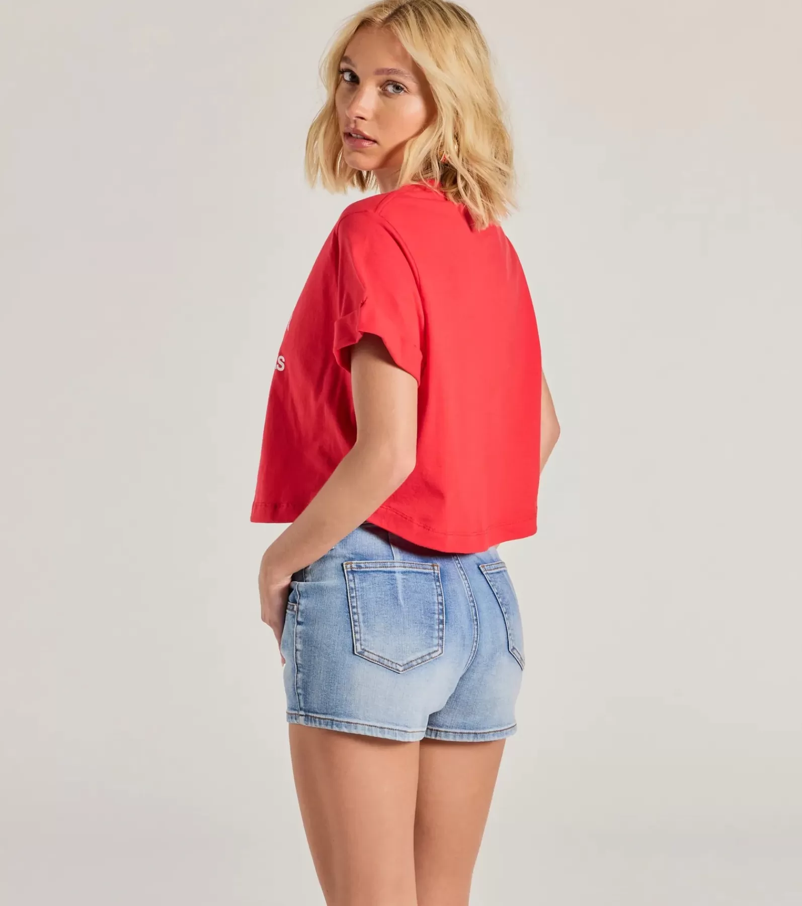 Windsor Graphic Tees | Short Sleeve Tops*Happy Hour Crop Graphic Tee