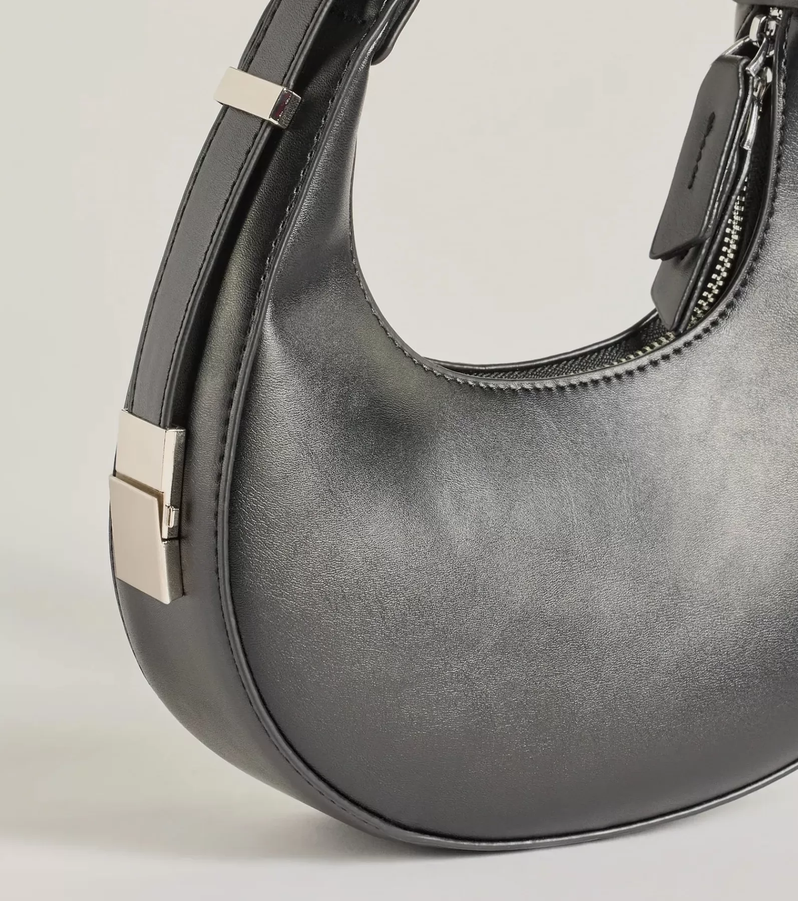 Windsor All Accessories*Iconic Glam Half-Moon Shoulder Bag