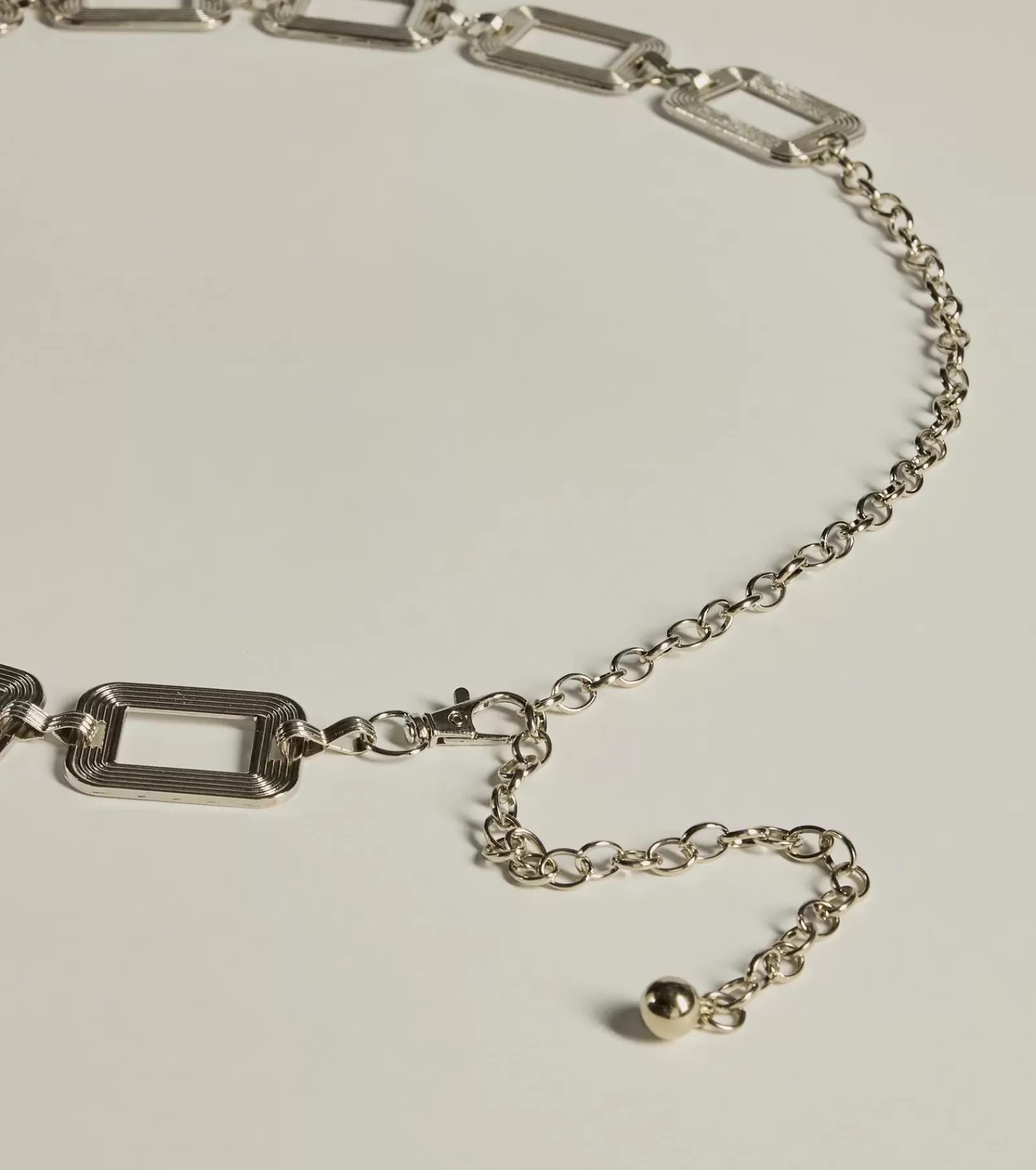 Windsor Belts*Sleek Trendsetter Textured Chain Belt