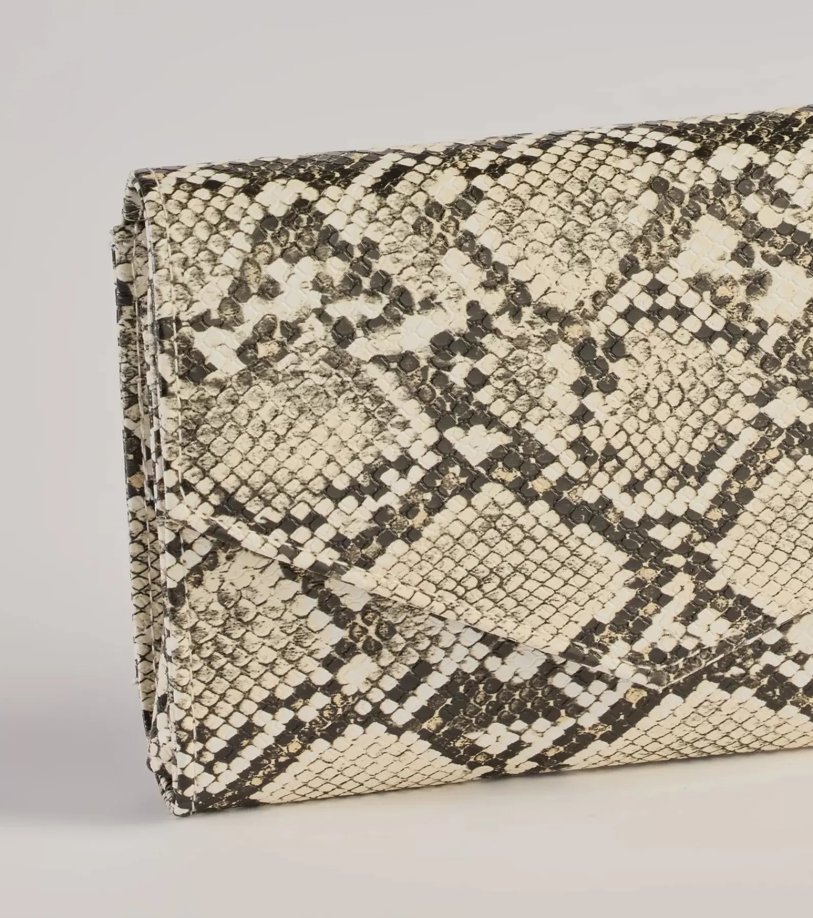Windsor All Accessories*Wildly Fab Faux Print Wristlet